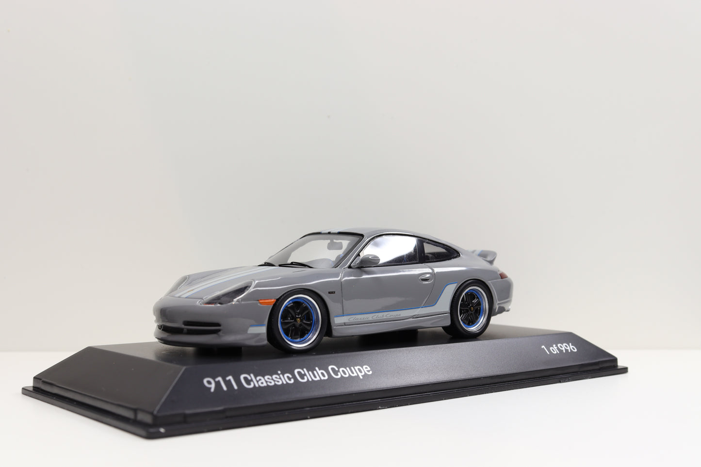 Porsche 911 type 996 Classic Club coupe 1 of 996 2022 Sport grey metallic 1/43 Spark MAP02080022 3/8 shot