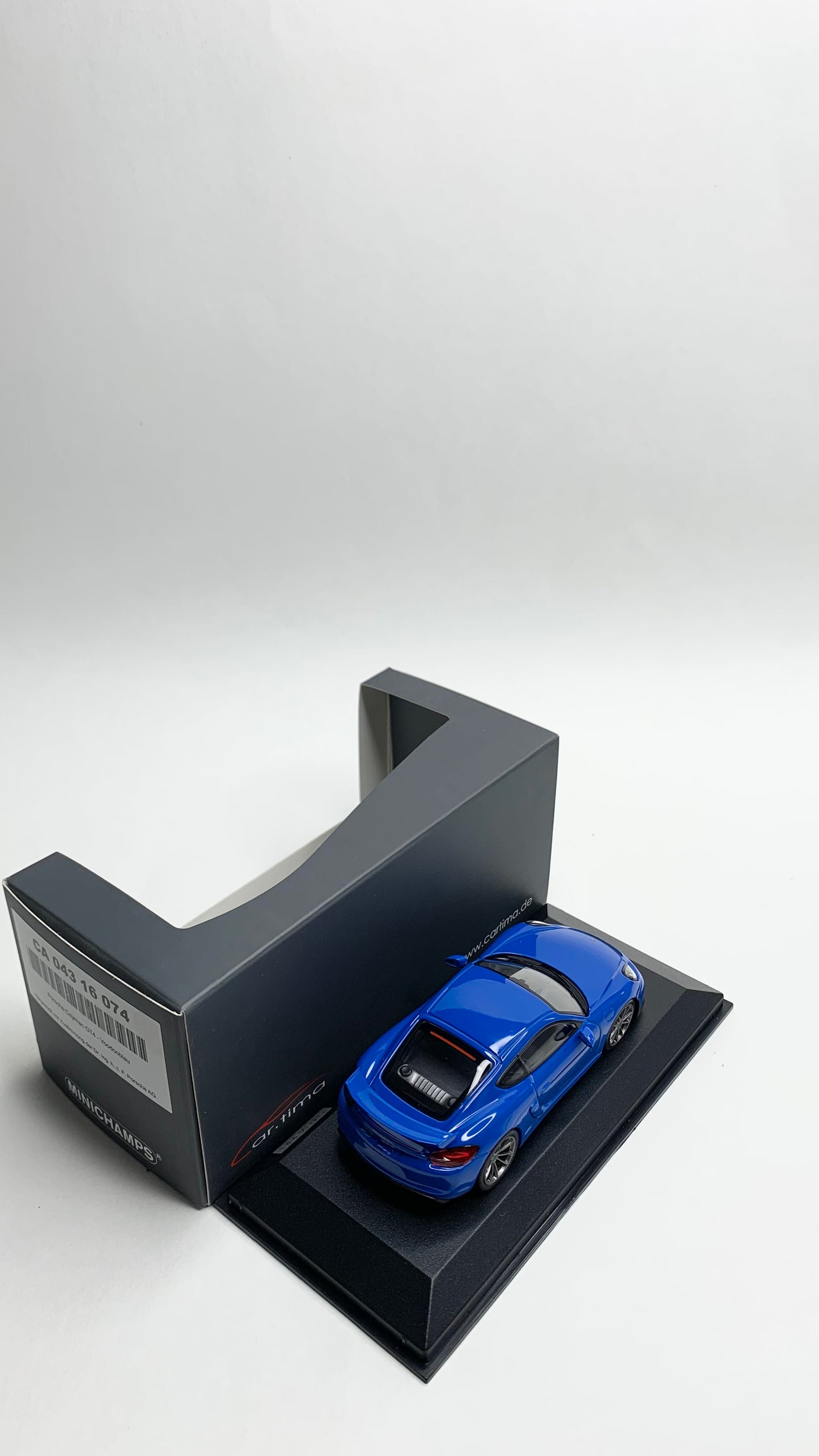 Porsche Cayman GT4 Voodoo Blue Minichamps CA04316074 1:43