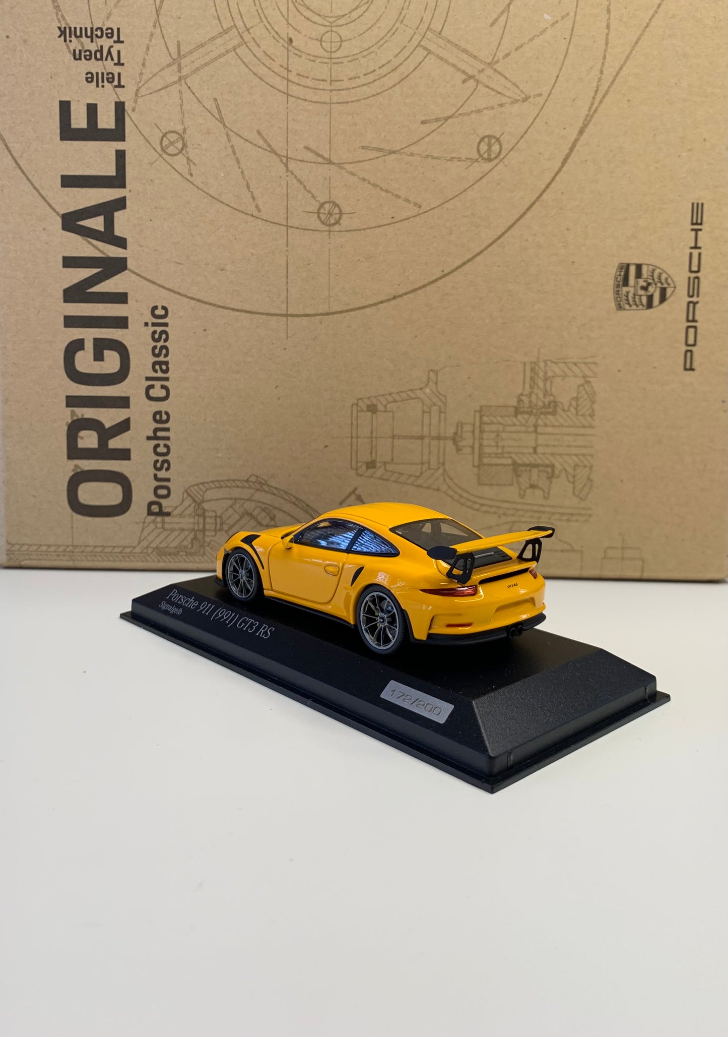 Porsche 911 type 991 GT3 RS Paint To Sample Sginal Yellow Cartima 1/43 Minichamps CA04316046