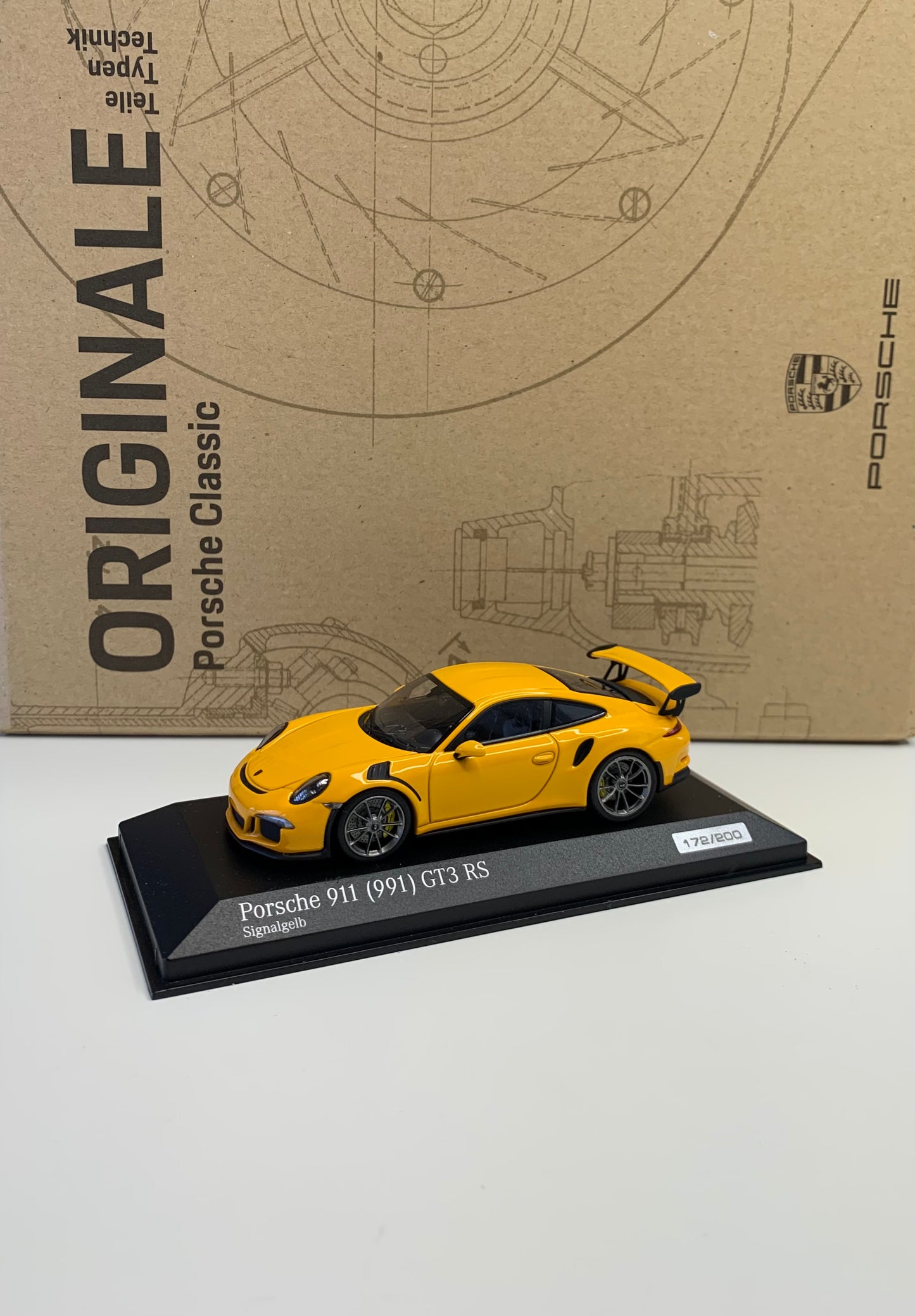Porsche 911 type 991 GT3 RS Paint To Sample Sginal Yellow Cartima 1/43 Minichamps CA04316046