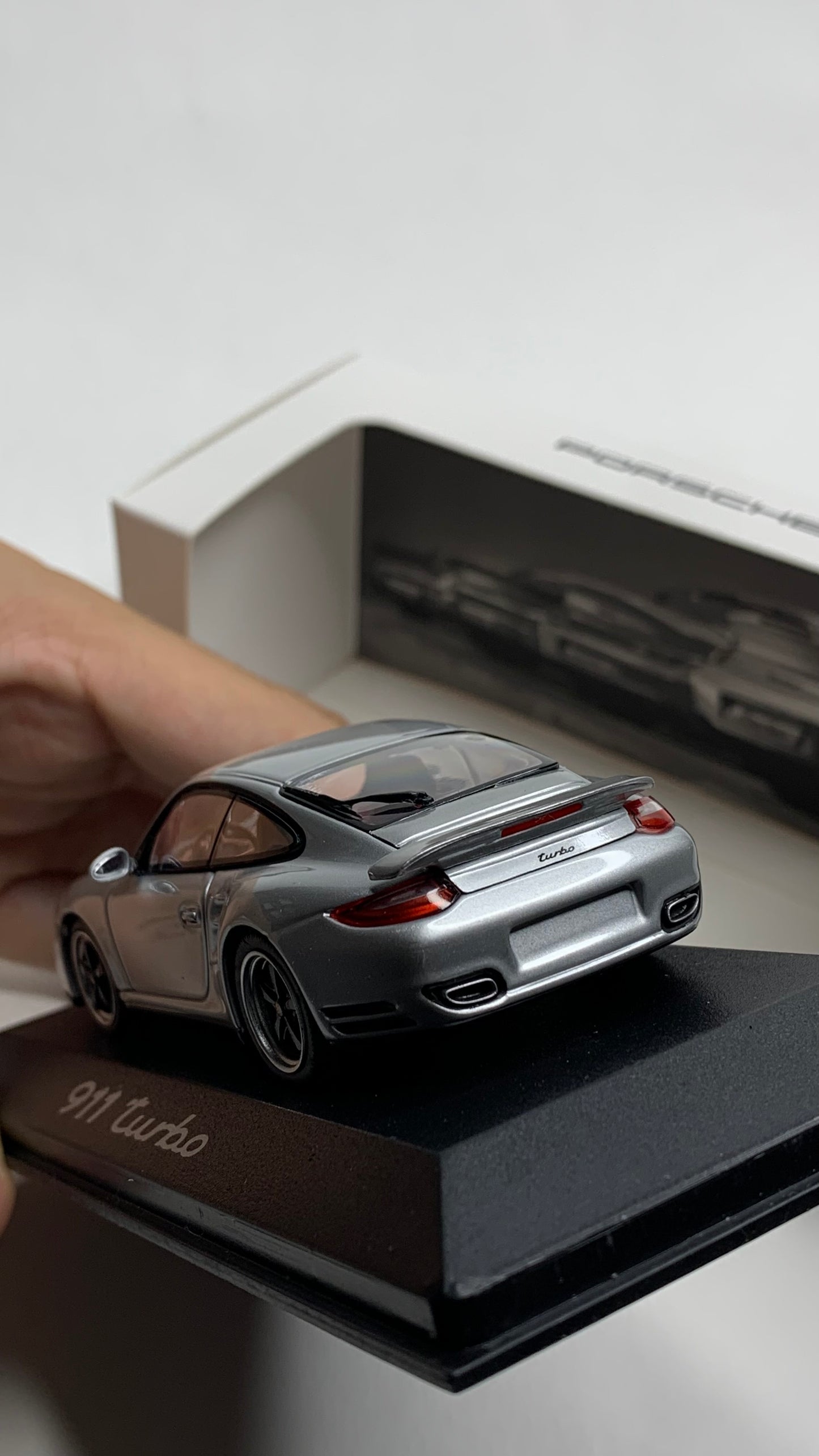 1:43 Minichamps Porsche 911 997 Turbo Heritage Silver CAP04312006 Porsche Muséum
