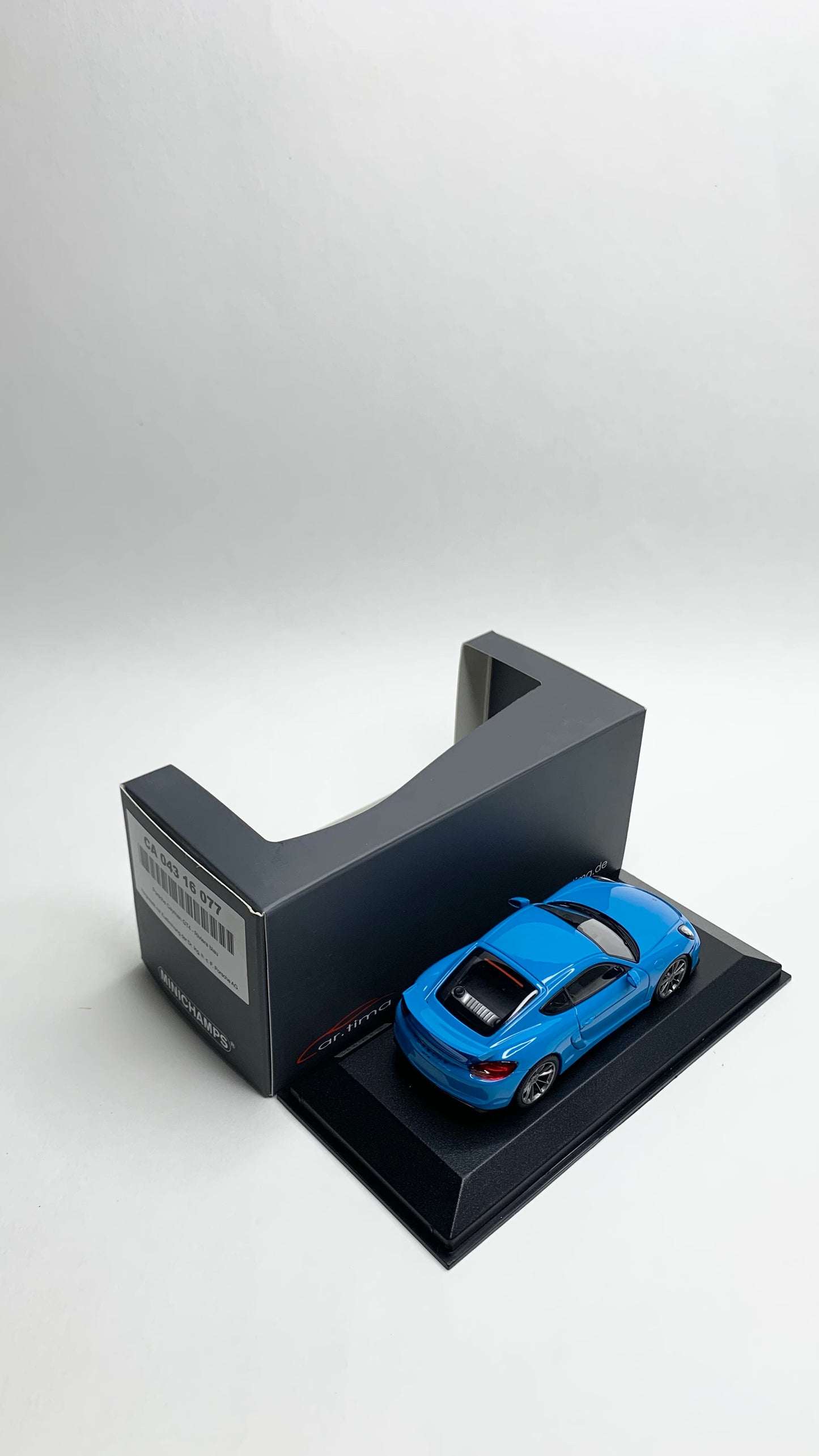 Porsche Cayman GT4 Riviera Blue Minichamps CA04316077 1:43