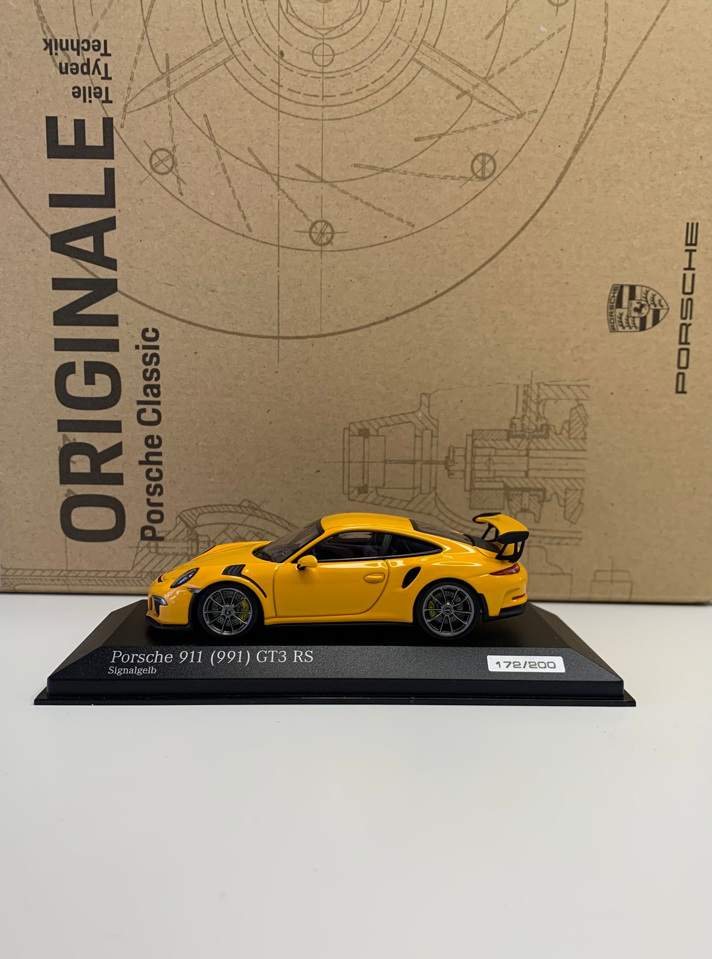 Porsche 911 type 991 GT3 RS Paint To Sample Sginal Yellow Cartima 1/43 Minichamps CA04316046
