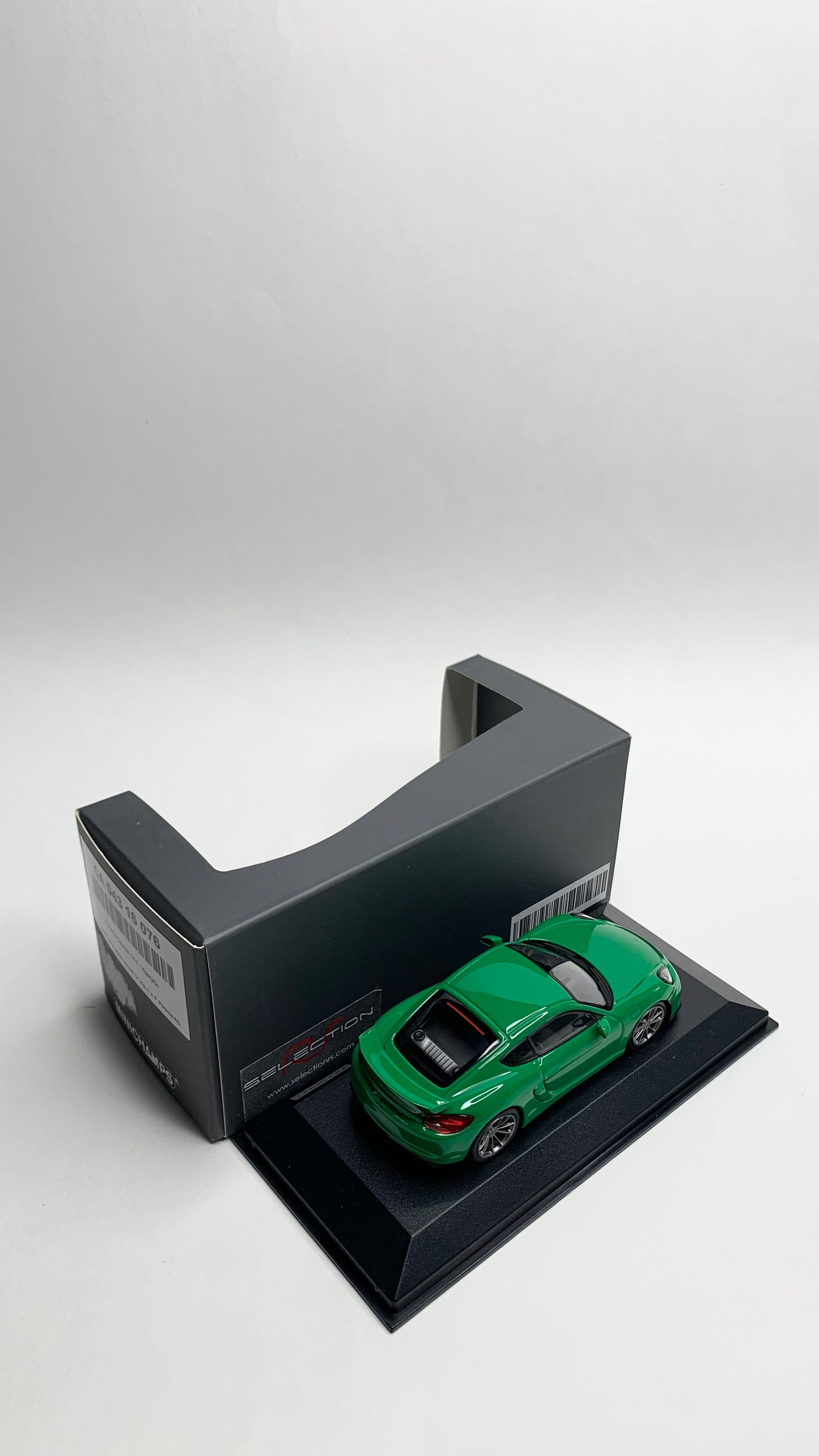 Porsche Cayman GT4 Viper Green Minichamps CA04316076 1:43