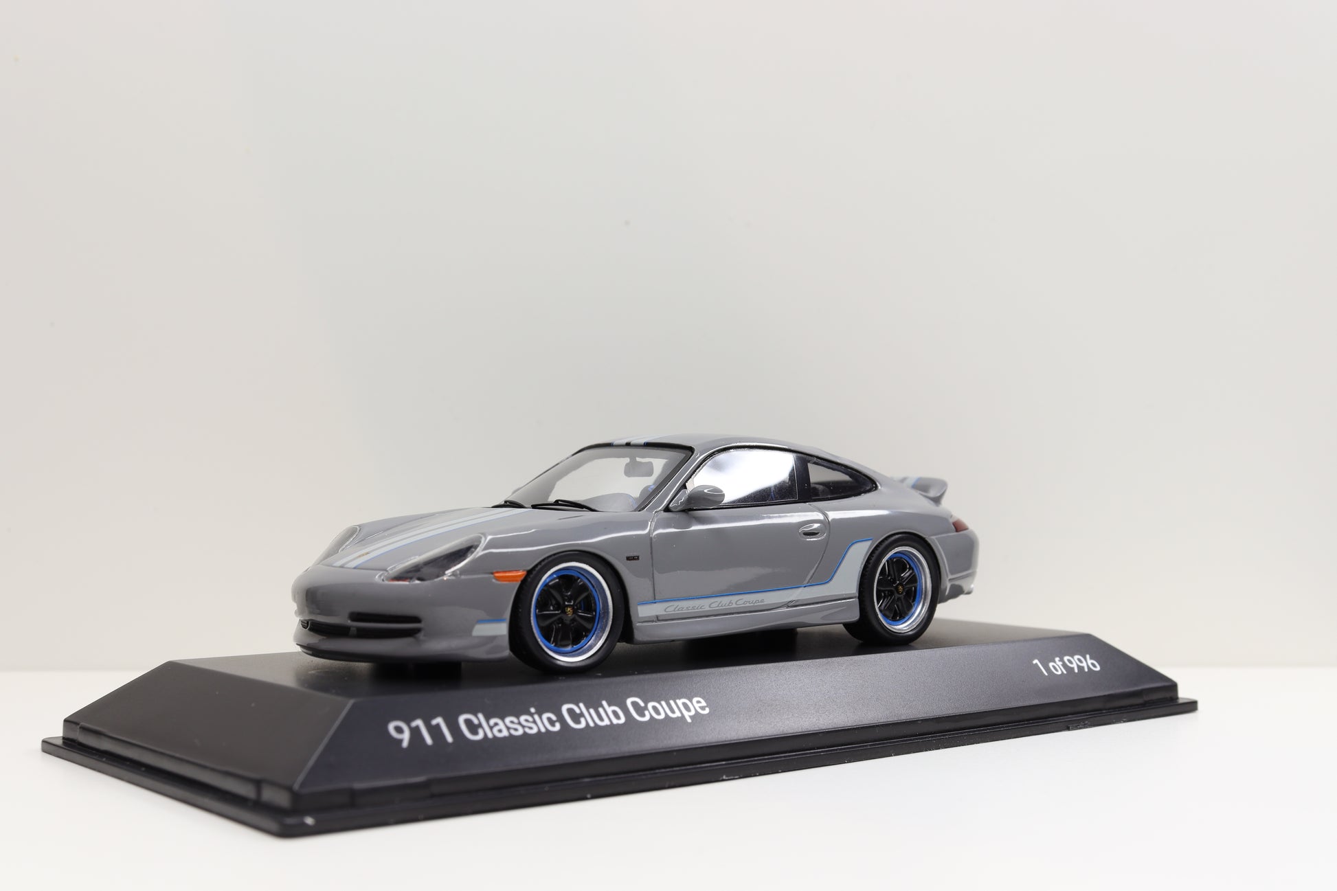 Porsche 911 type 996 Classic Club coupe 1 of 996 2022 Sport grey metallic 1/43 Spark MAP02080022 3/8 shot