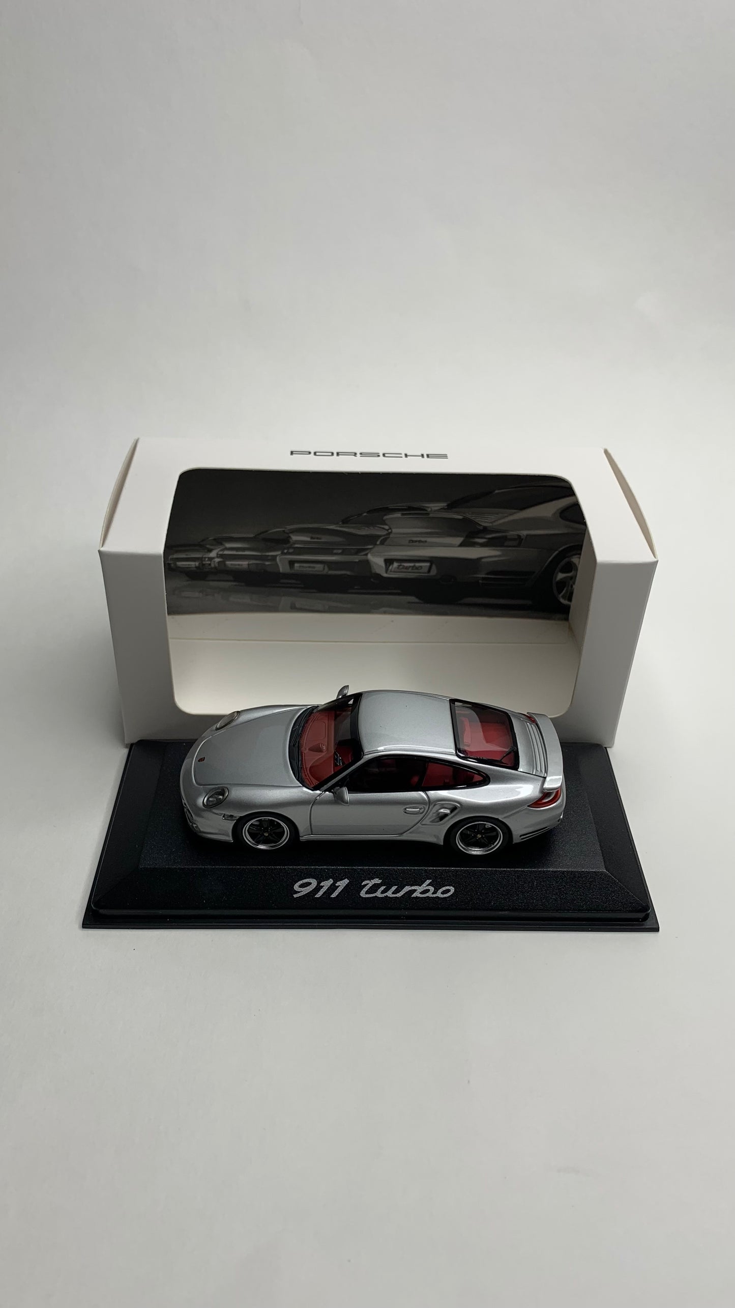 1:43 Minichamps Porsche 911 997 Turbo Heritage Silver CAP04312006 Porsche Muséum