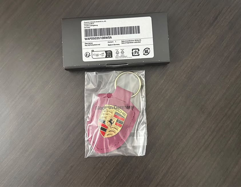 porsche | keyring | RubyStar | Metal | Leather | 75 years anniversary | from or product | Gold Porsche crest | Back of product | Driven by Dreams | Gold keyring | Special Edition | Unisex