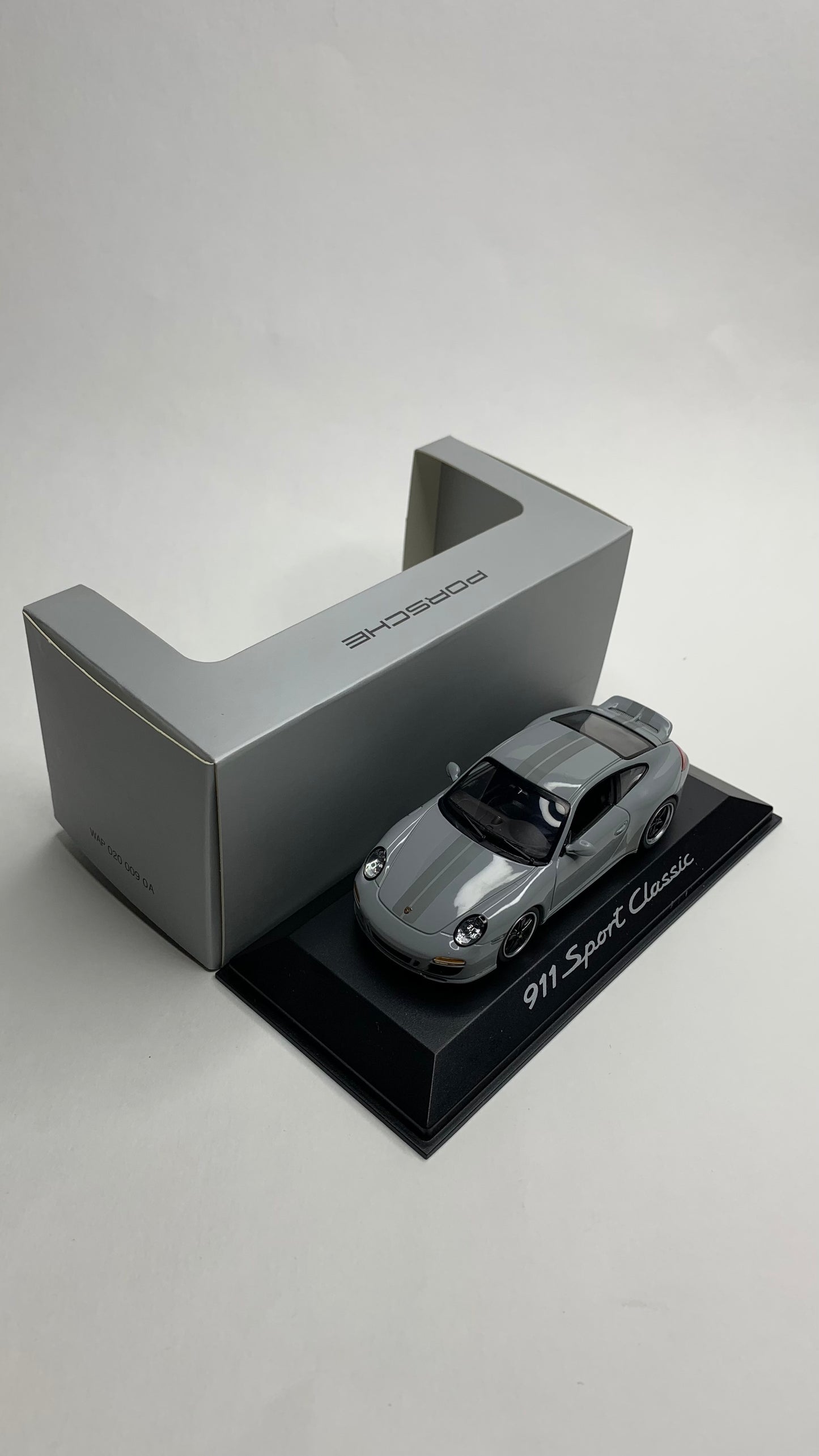 1:43 Minichamps Porsche 911 997 Sport Classic WAP0200090A - Original Release