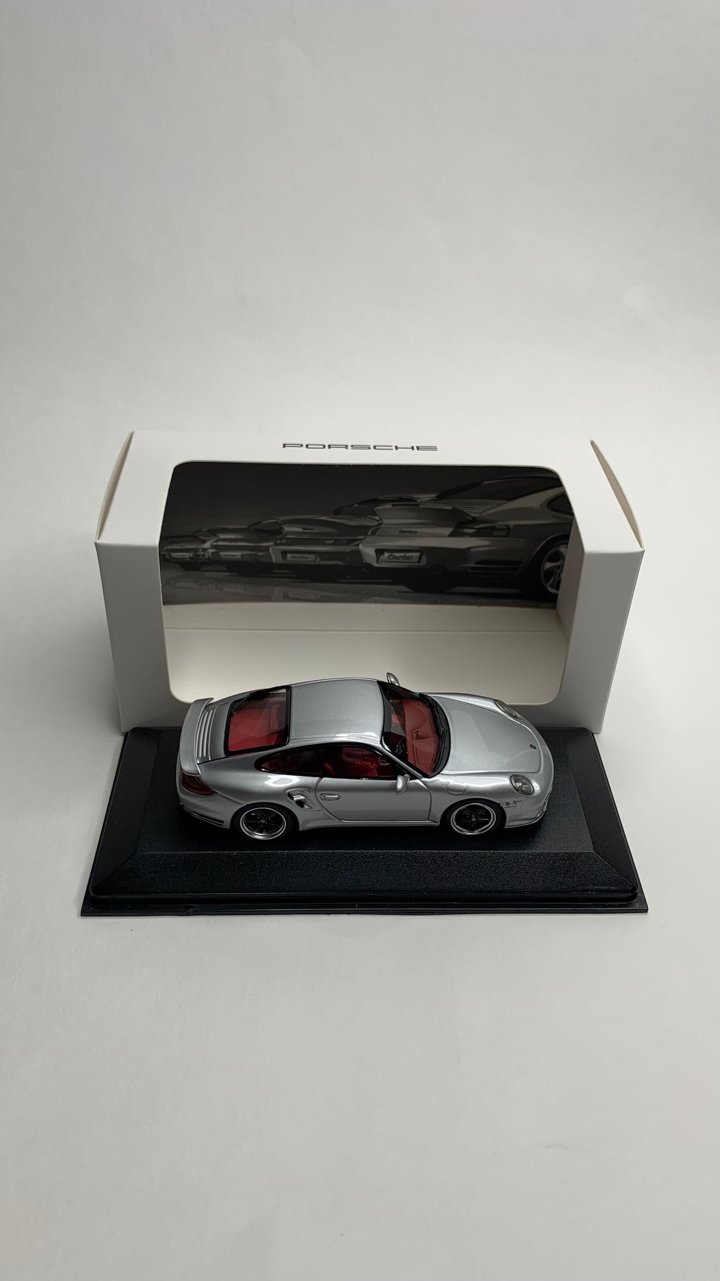 1:43 Minichamps Porsche 911 997 Turbo Heritage Silver CAP04312006 Porsche Muséum