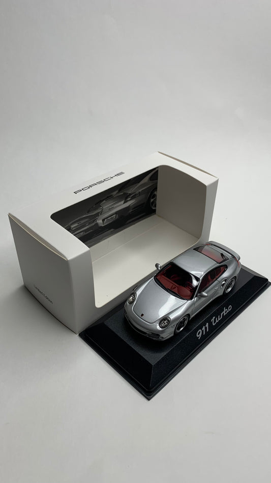 1:43 Minichamps Porsche 911 997 Turbo Heritage Silver CAP04312006 Porsche Muséum