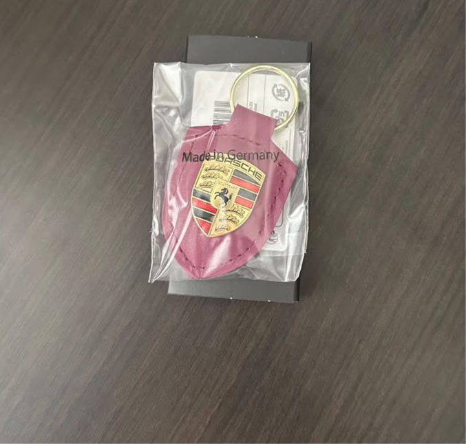 porsche | keyring | RubyStar | Metal | Leather | 75 years anniversary | from or product | Gold Porsche crest | Back of product | Driven by Dreams | Gold keyring | Special Edition | Unisex 